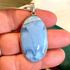 Owyhee Opal gemstone pendant